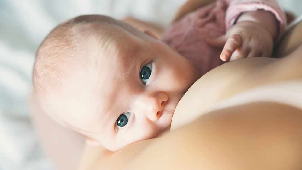 breastfeeding-in-lactil
